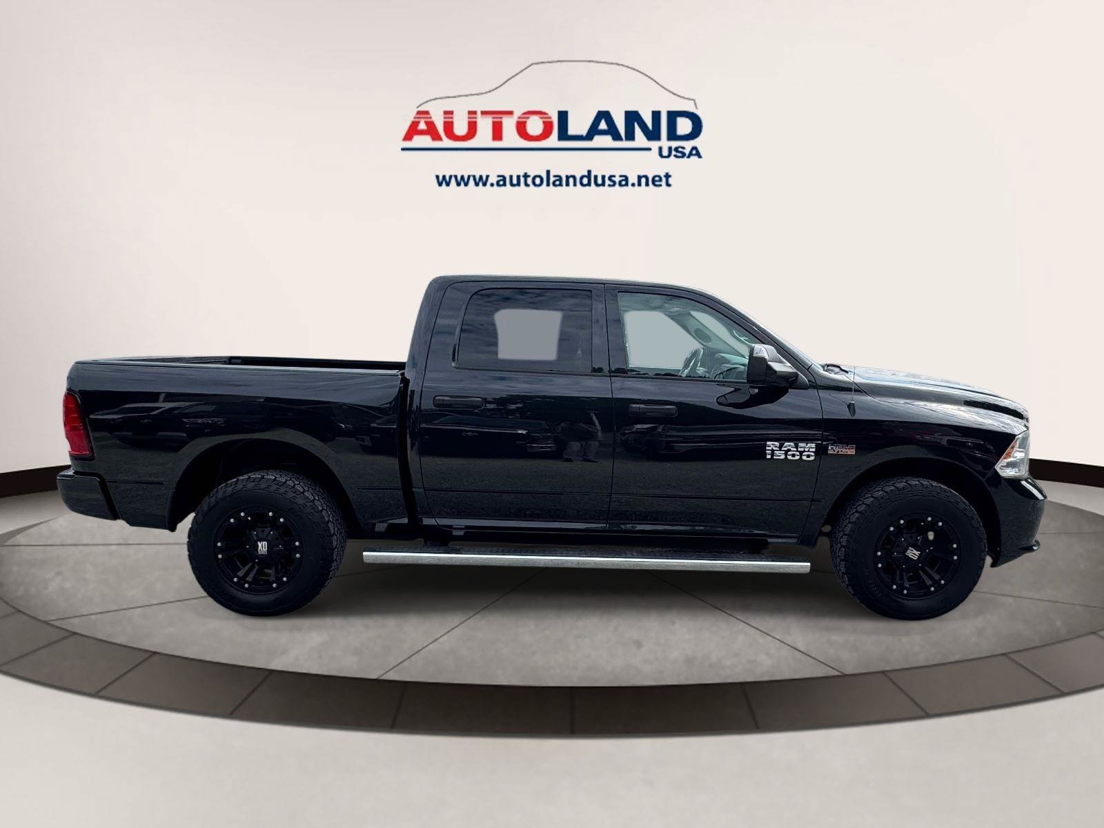 Used 2017 RAM 1500 Express w/ Express Value Package AWD/4WD image 3