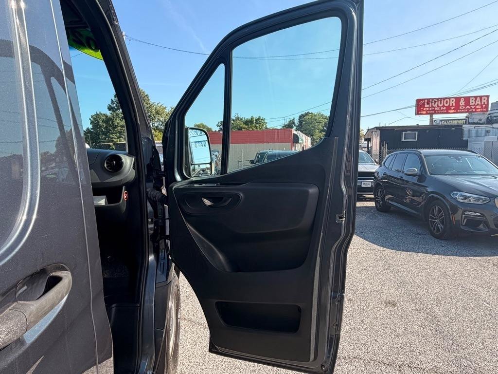 Used 2020 Mercedes-Benz Sprinter 2500 image 13