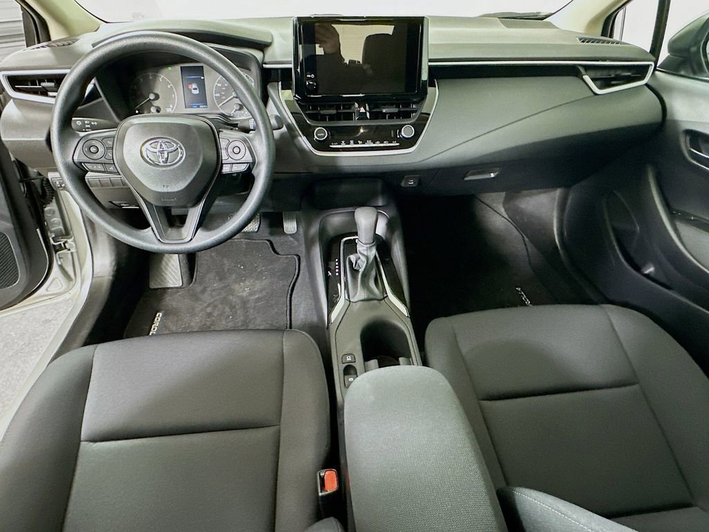 Used 2025 Toyota Corolla LE image 16