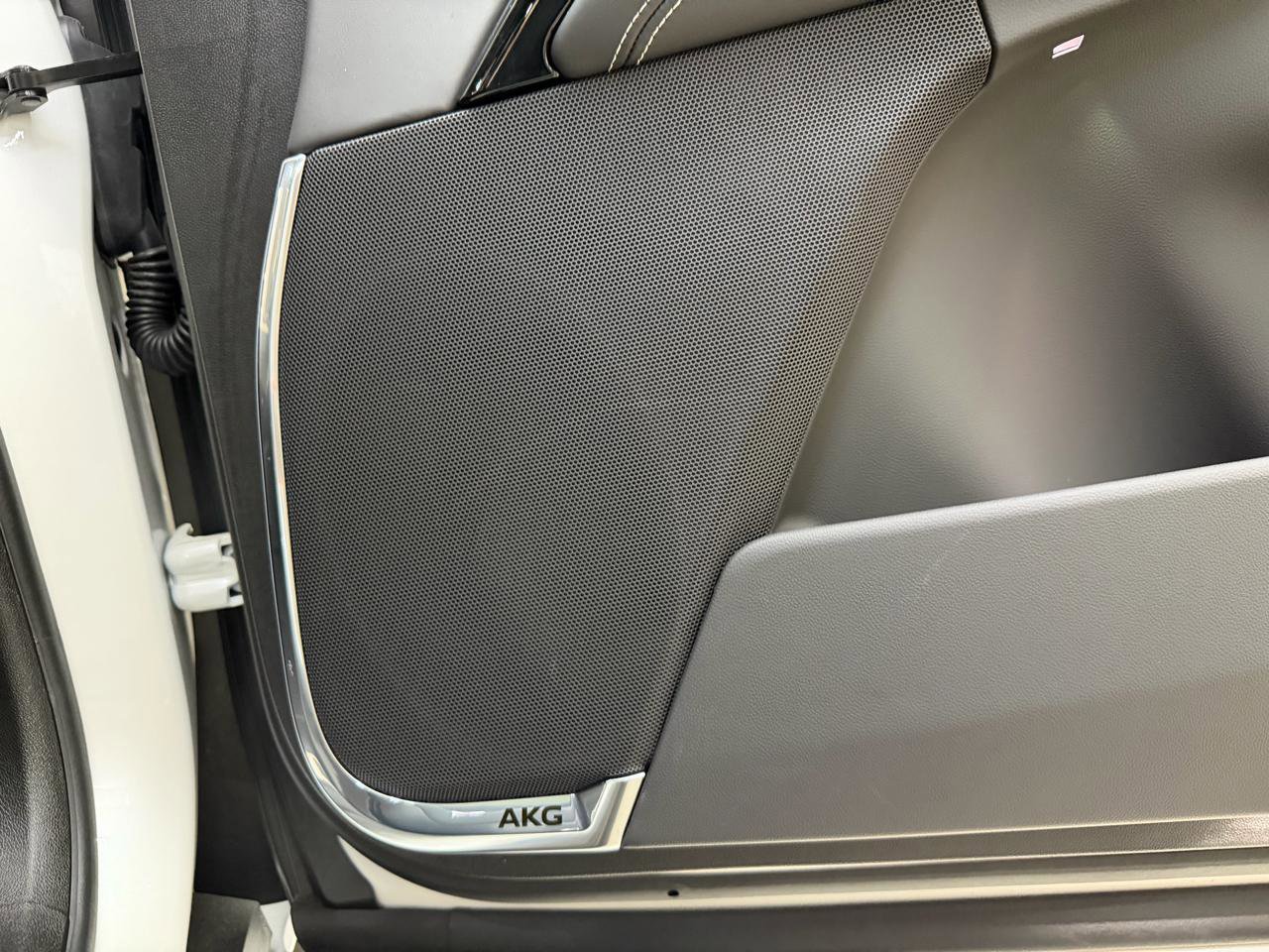 Used 2025 Cadillac Escalade V w/ LPO, ONYX Package image 49