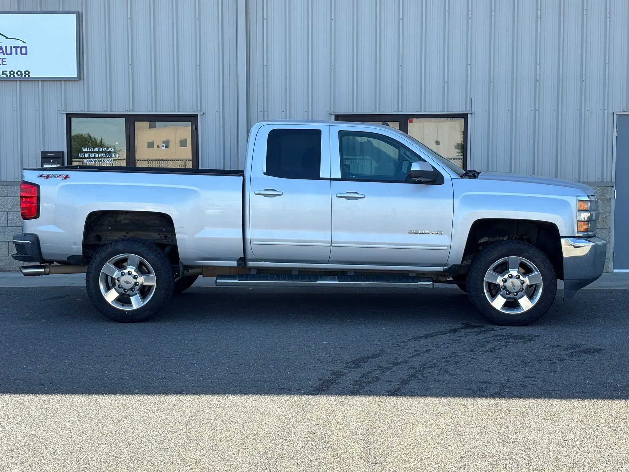 Used 2016 Chevrolet Silverado 2500 LT AWD/4WD image 2