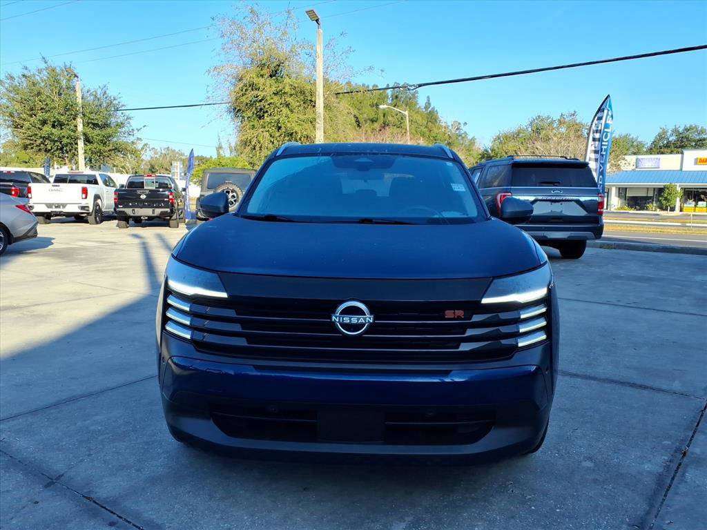 Used 2025 Nissan Kicks SR image 2