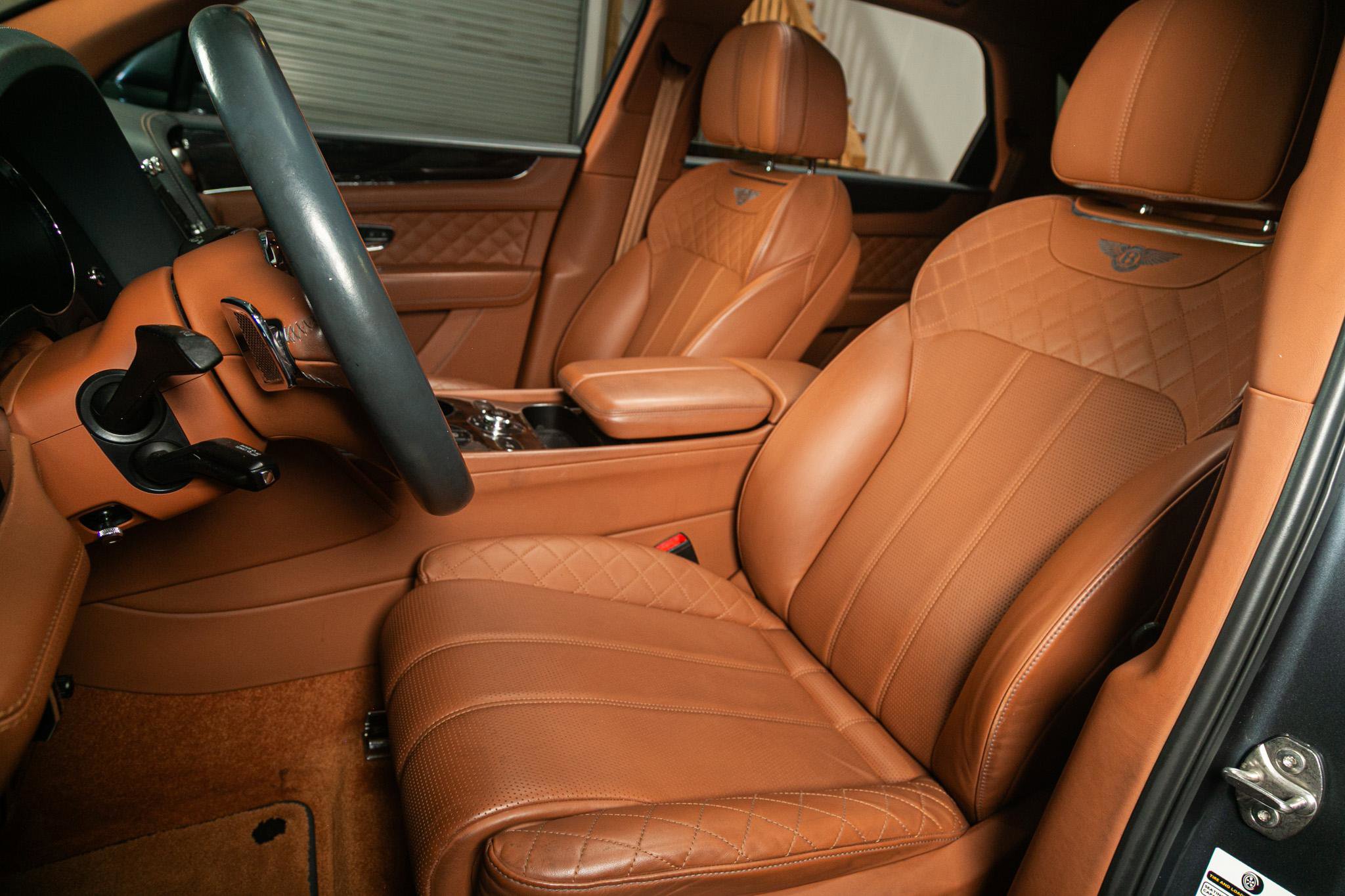 Used 2019 Bentley Bentayga AWD/4WD image 2