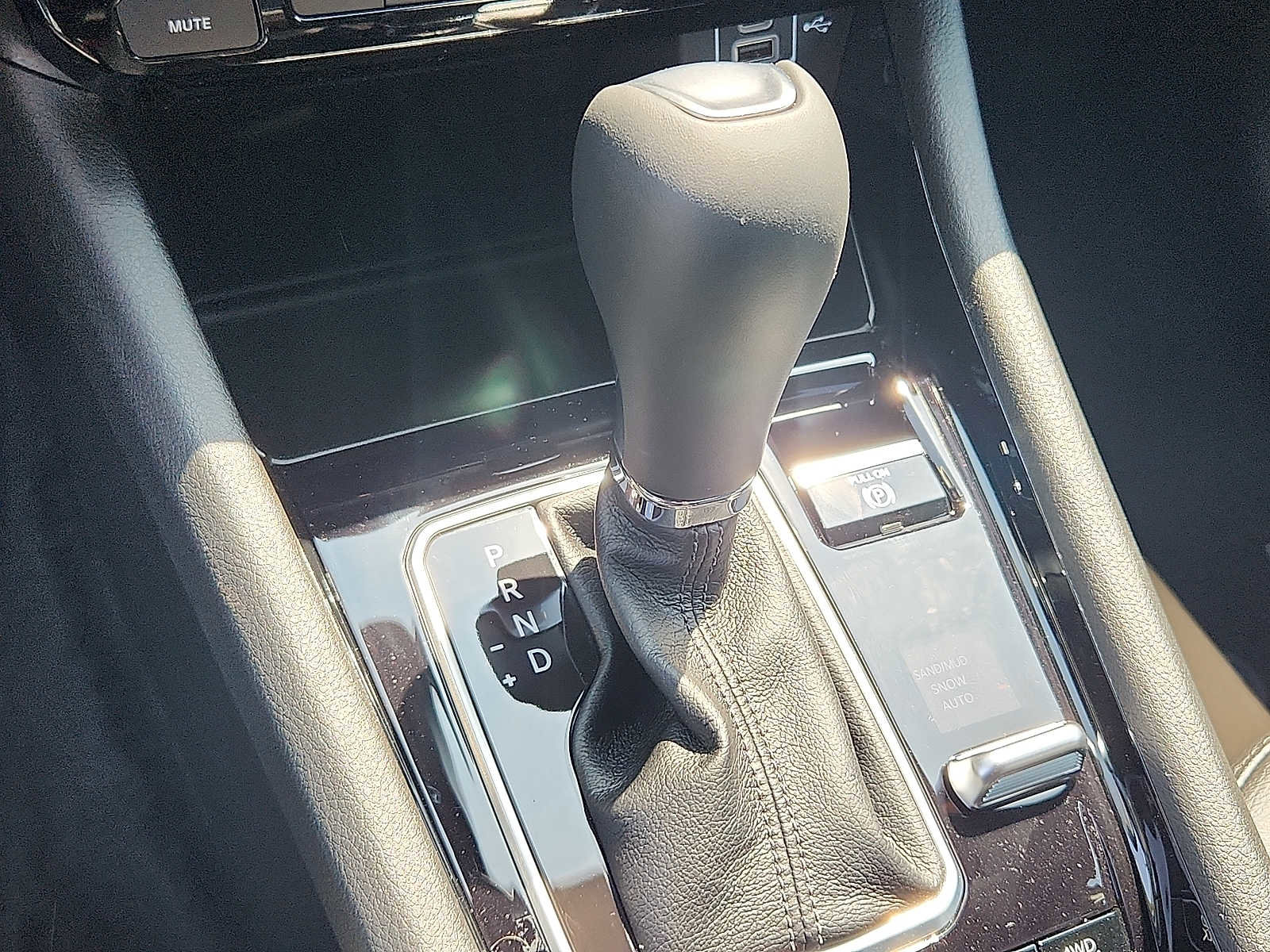 New 2025 Jeep Compass Limited w/ Sun & Sound Group image 12