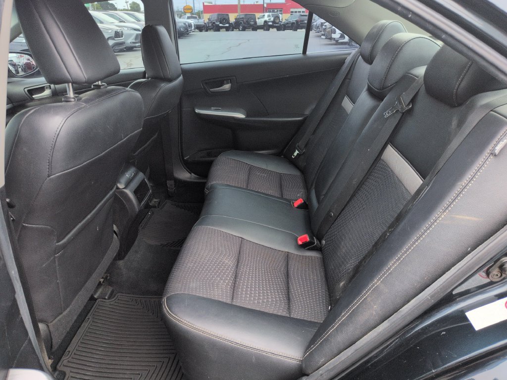 Used 2014 Toyota Camry SE w/ Moonroof Package FWD image 26