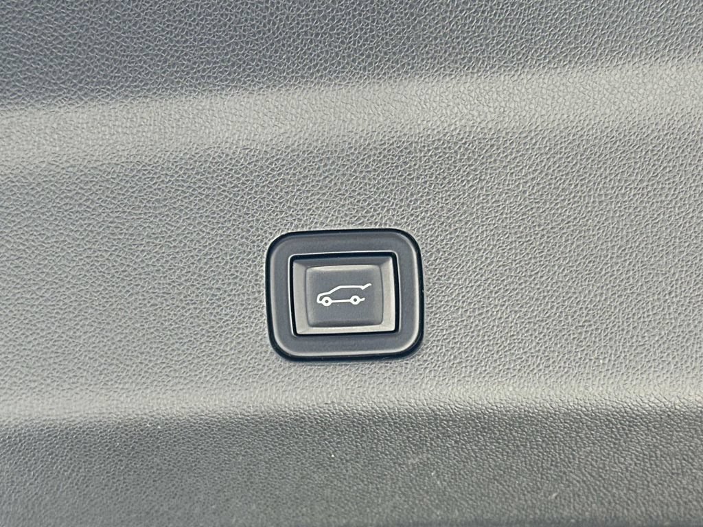 Used 2023 Chevrolet Tahoe RST AWD/4WD image 12
