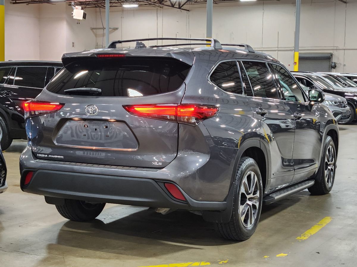 Used 2022 Toyota Highlander XLE FWD image 8