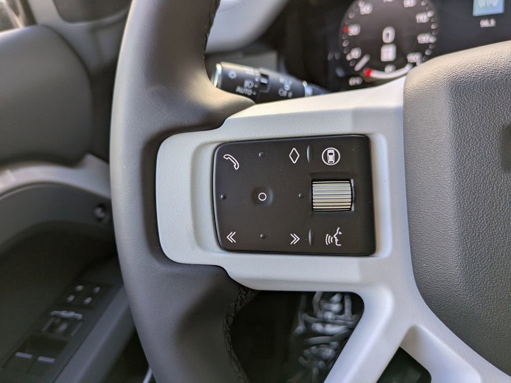 New 2026 Land Rover Defender 110 X-Dynamic SE image 26