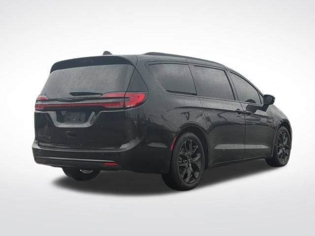 Used 2023 Chrysler Pacifica Touring-L w/ S Appearance Package image 8