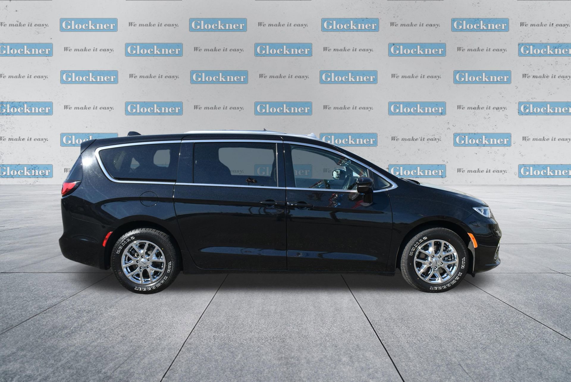 Used 2024 Chrysler Pacifica Touring-L FWD image 4
