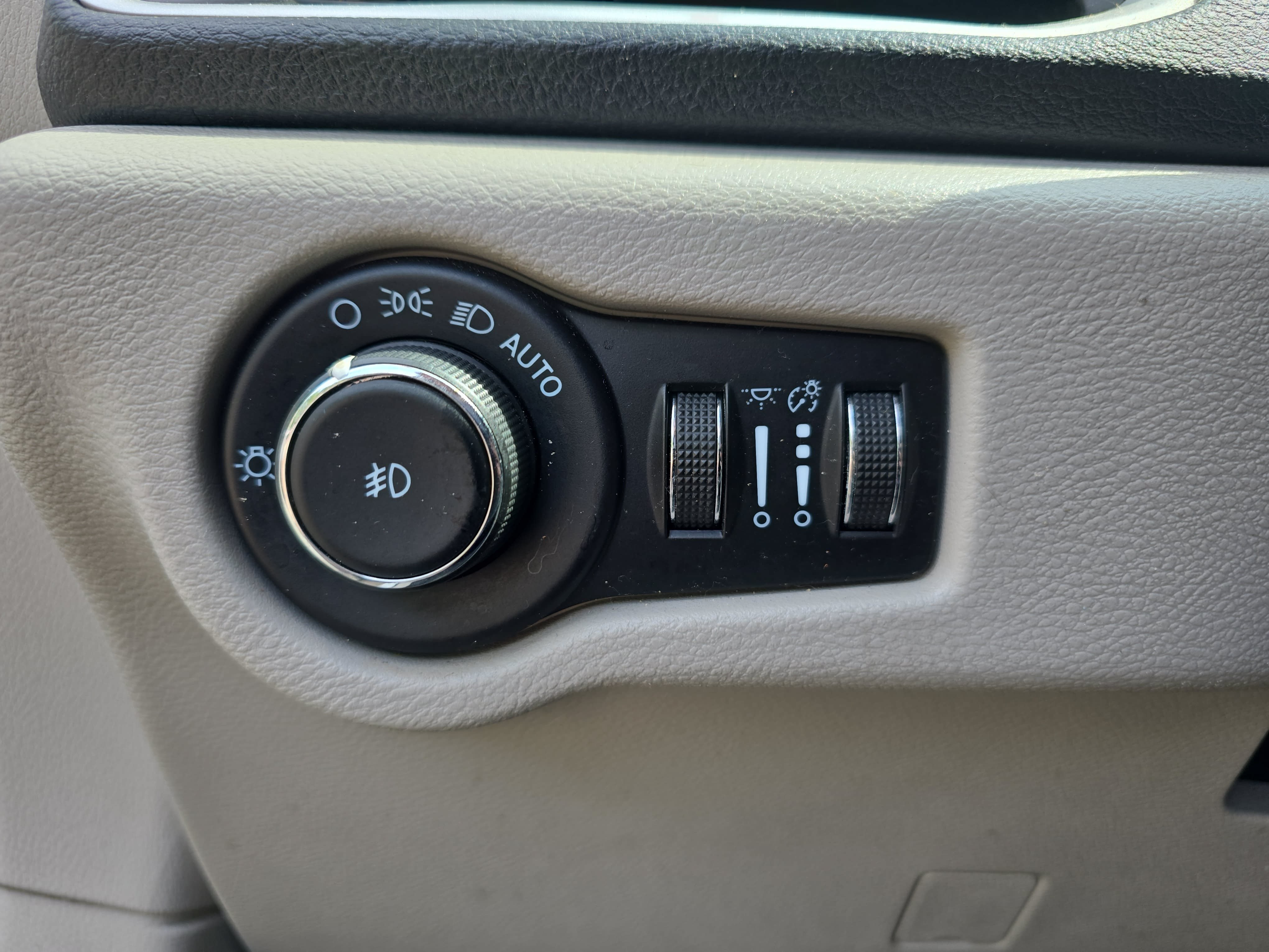 Used 2021 Chrysler Pacifica Touring-L FWD image 23