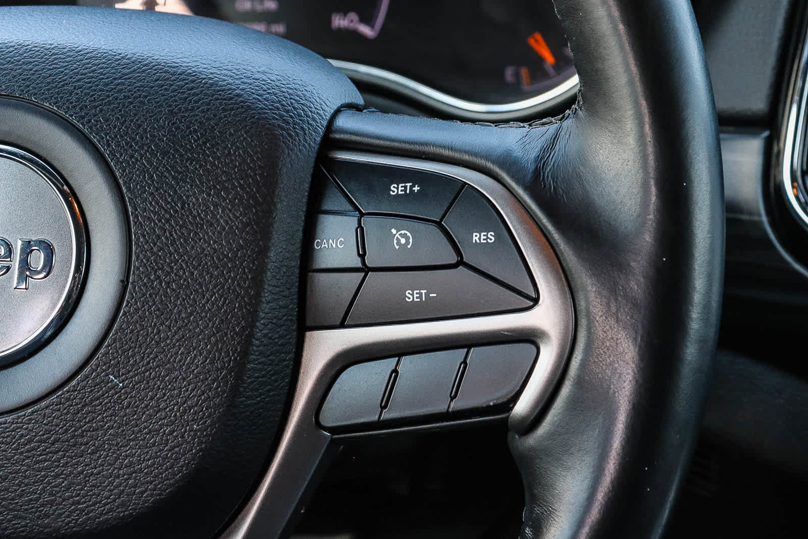 Used 2019 Jeep Grand Cherokee Altitude RWD image 23