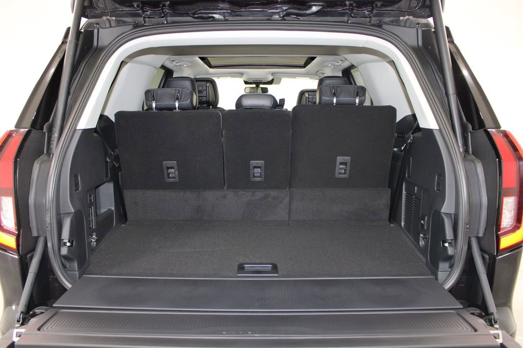 New 2026 Ford Expedition Platinum image 16