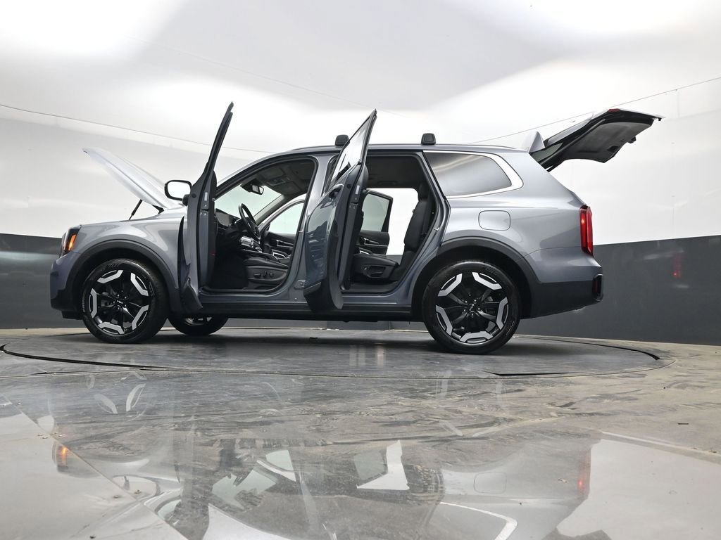 Used 2025 Kia Telluride S FWD image 41