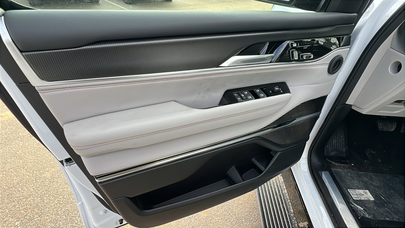 New 2026 Jeep Grand Wagoneer Summit image 14