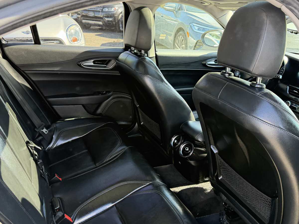 Used 2017 Alfa Romeo Giulia RWD image 10