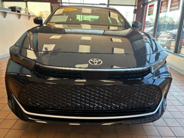 Used 2025 Toyota Crown XLE image 4