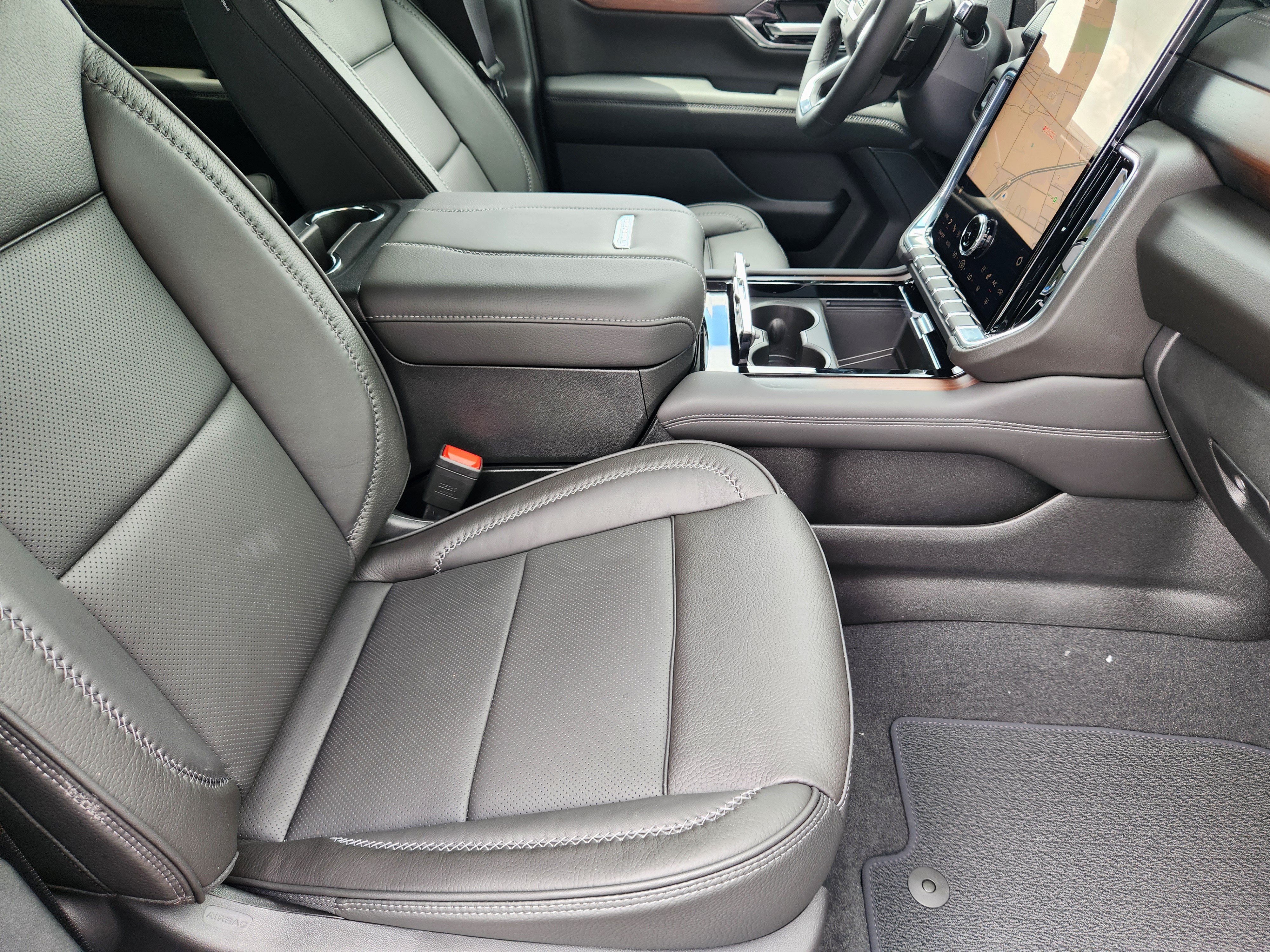 New 2026 GMC Yukon Denali w/ Denali Reserve Package AWD/4WD image 10