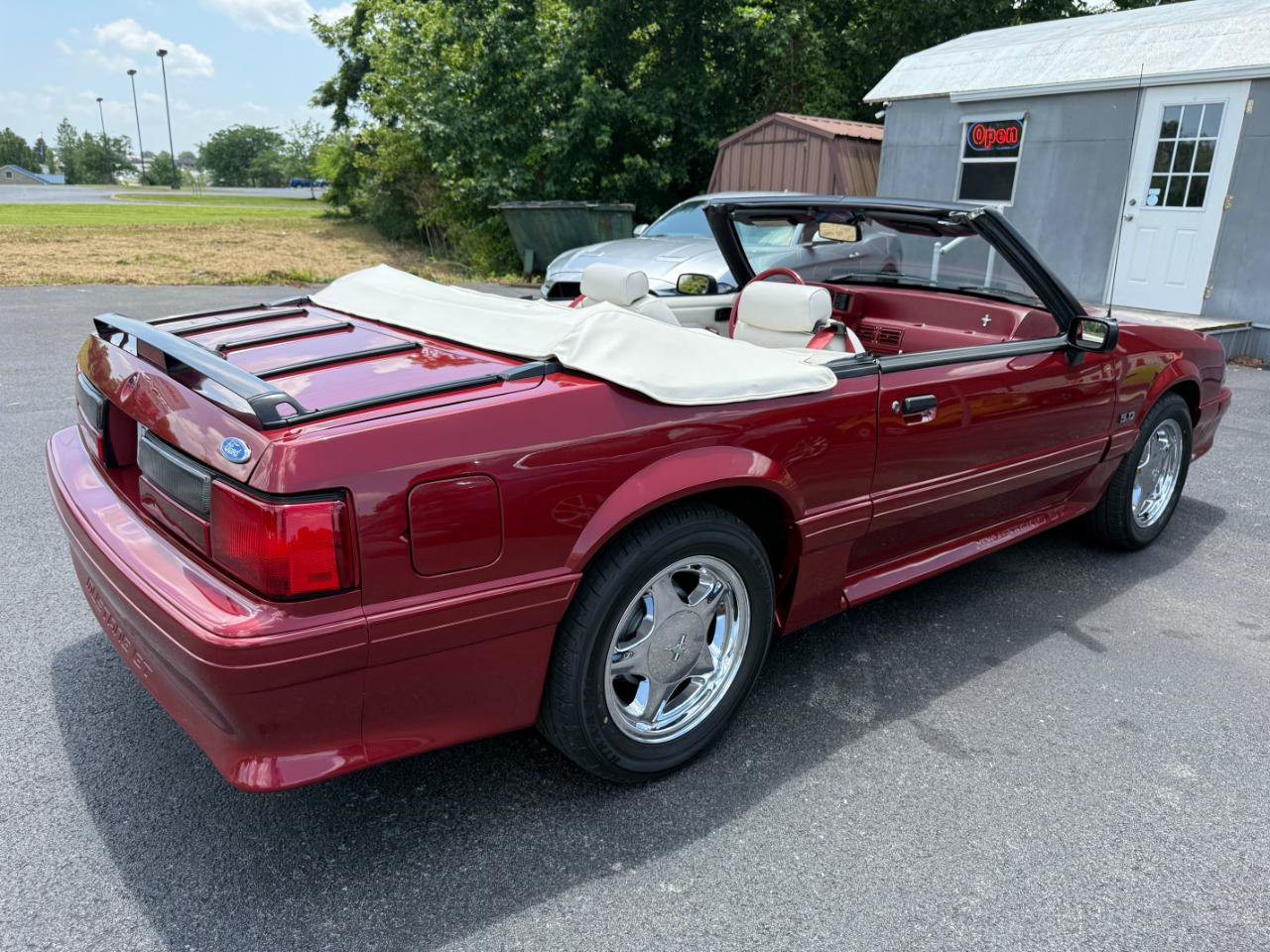 Used 1992 Ford Mustang GT RWD image 6