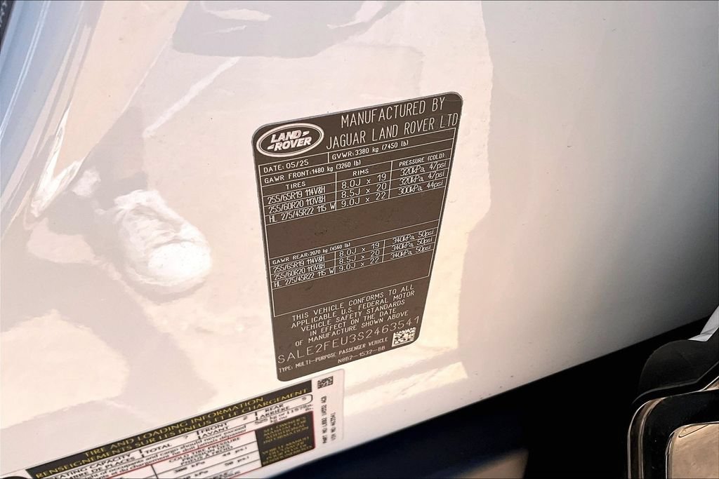 Certified 2025 Land Rover Defender 130 X-Dynamic SE AWD/4WD image 32