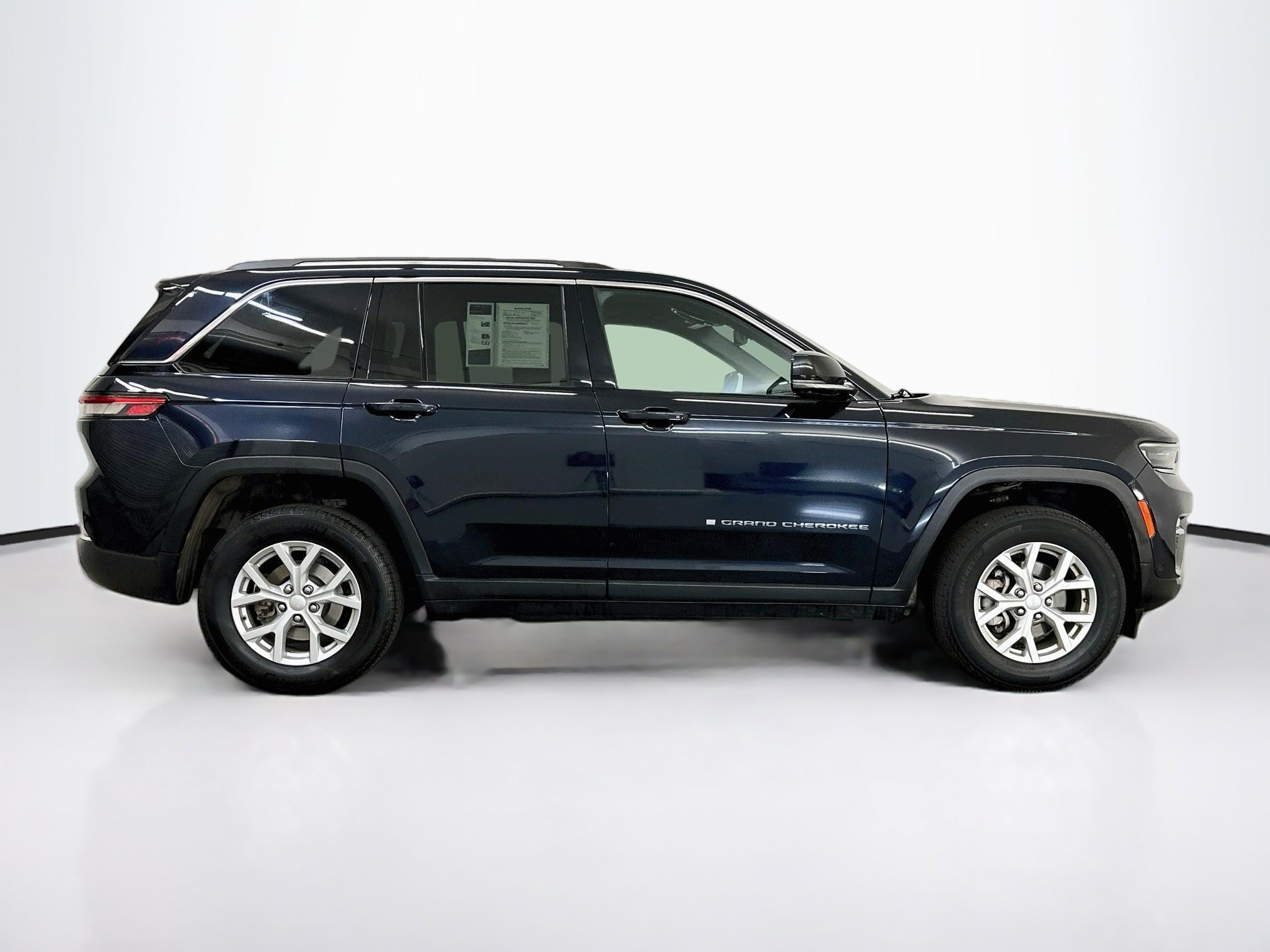 Used 2023 Jeep Grand Cherokee Limited w/ Luxury Tech Group II AWD/4WD image 10