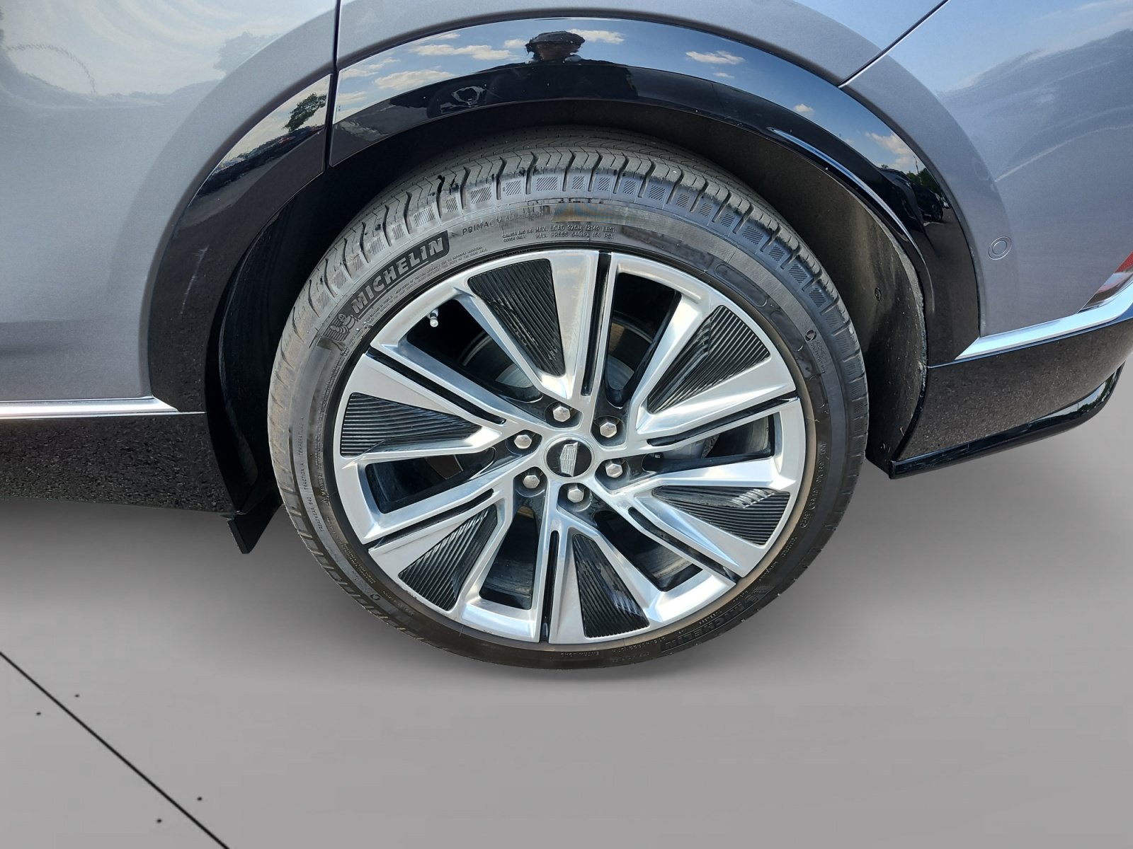 Used 2023 Cadillac Lyriq 2WD image 15