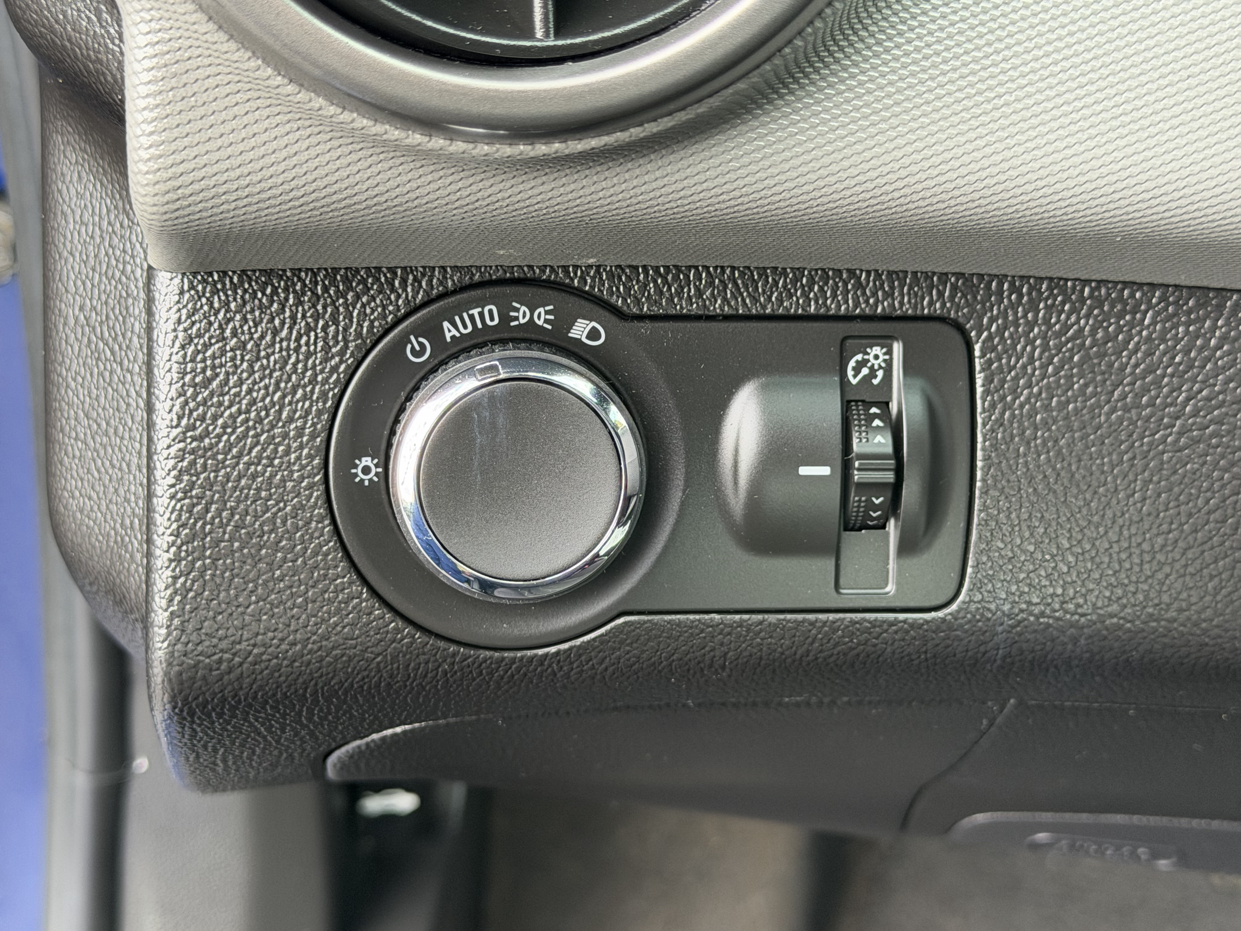Used 2013 Chevrolet Sonic LT FWD image 18