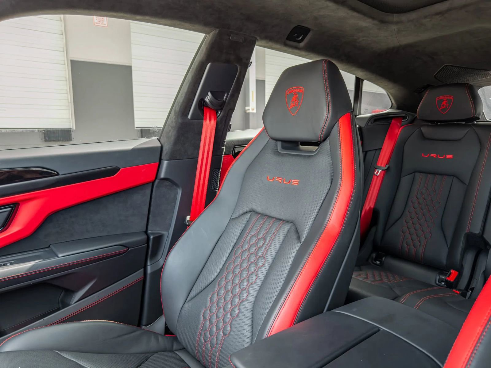 Used 2023 Lamborghini Urus S AWD/4WD image 34