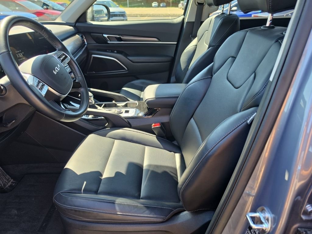 Used 2025 Kia Telluride S image 3