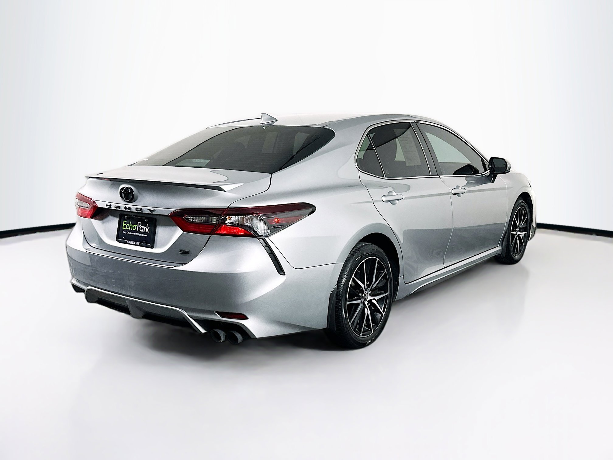 Used 2024 Toyota Camry SE FWD image 9