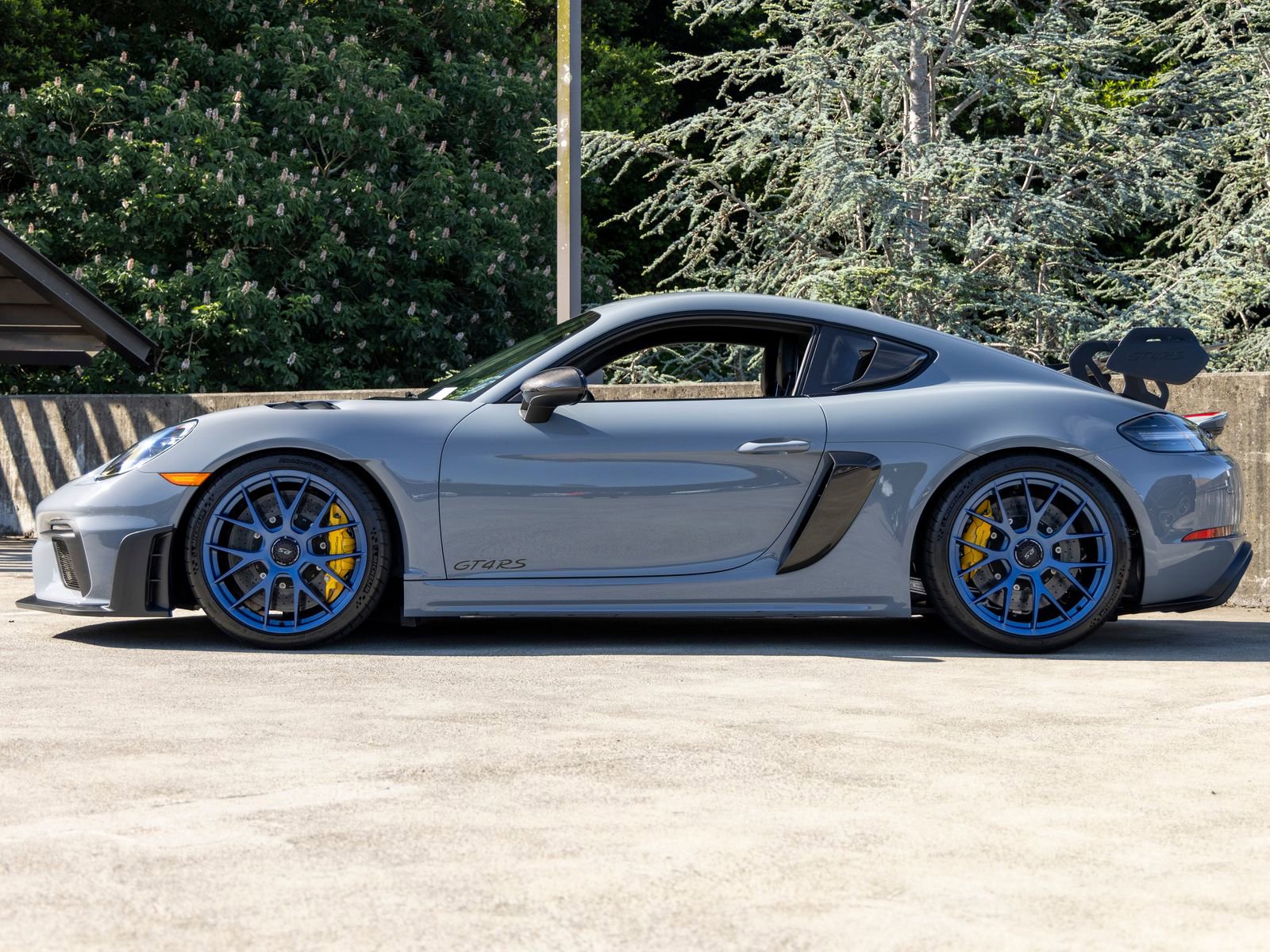 Certified 2025 Porsche 718 Cayman GT4 RS RWD image 2