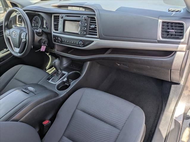 Used 2019 Toyota Highlander LE FWD image 21