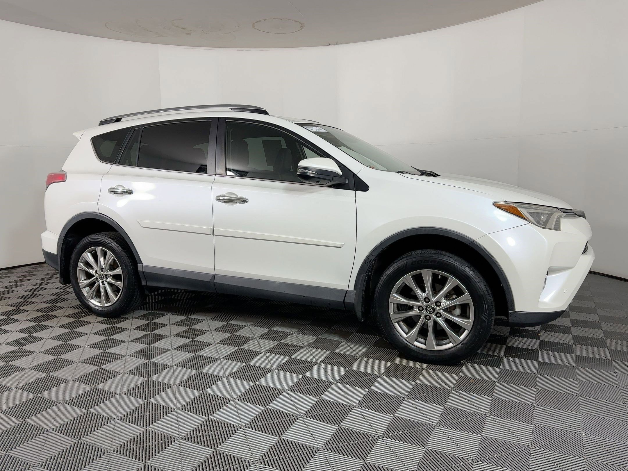 Used 2018 Toyota RAV4 Limited w/ Advanced Technology Package image 6