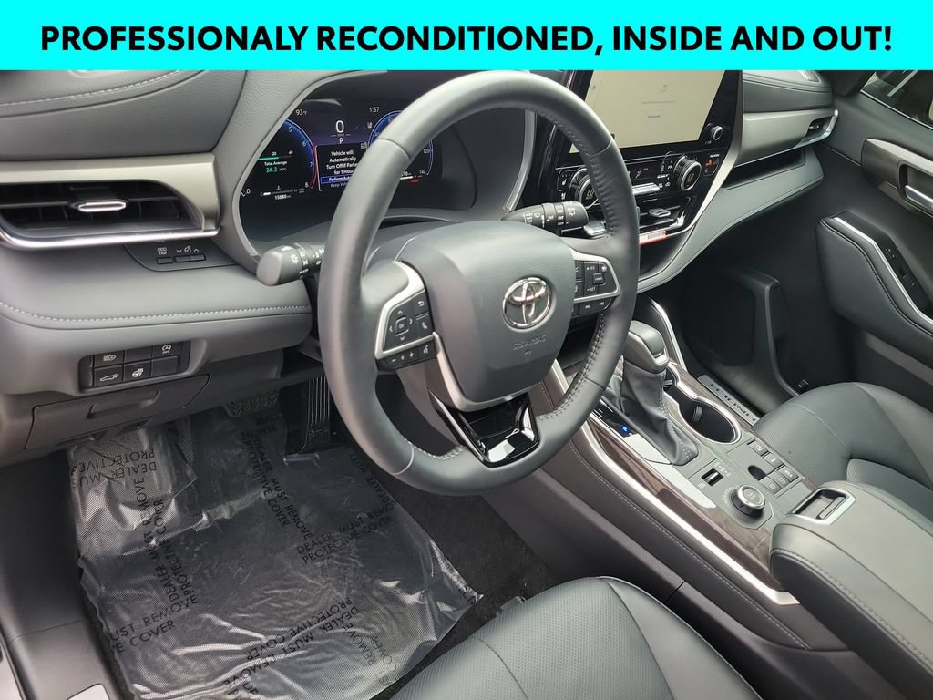 Certified 2026 Toyota Highlander Limited AWD/4WD image 7