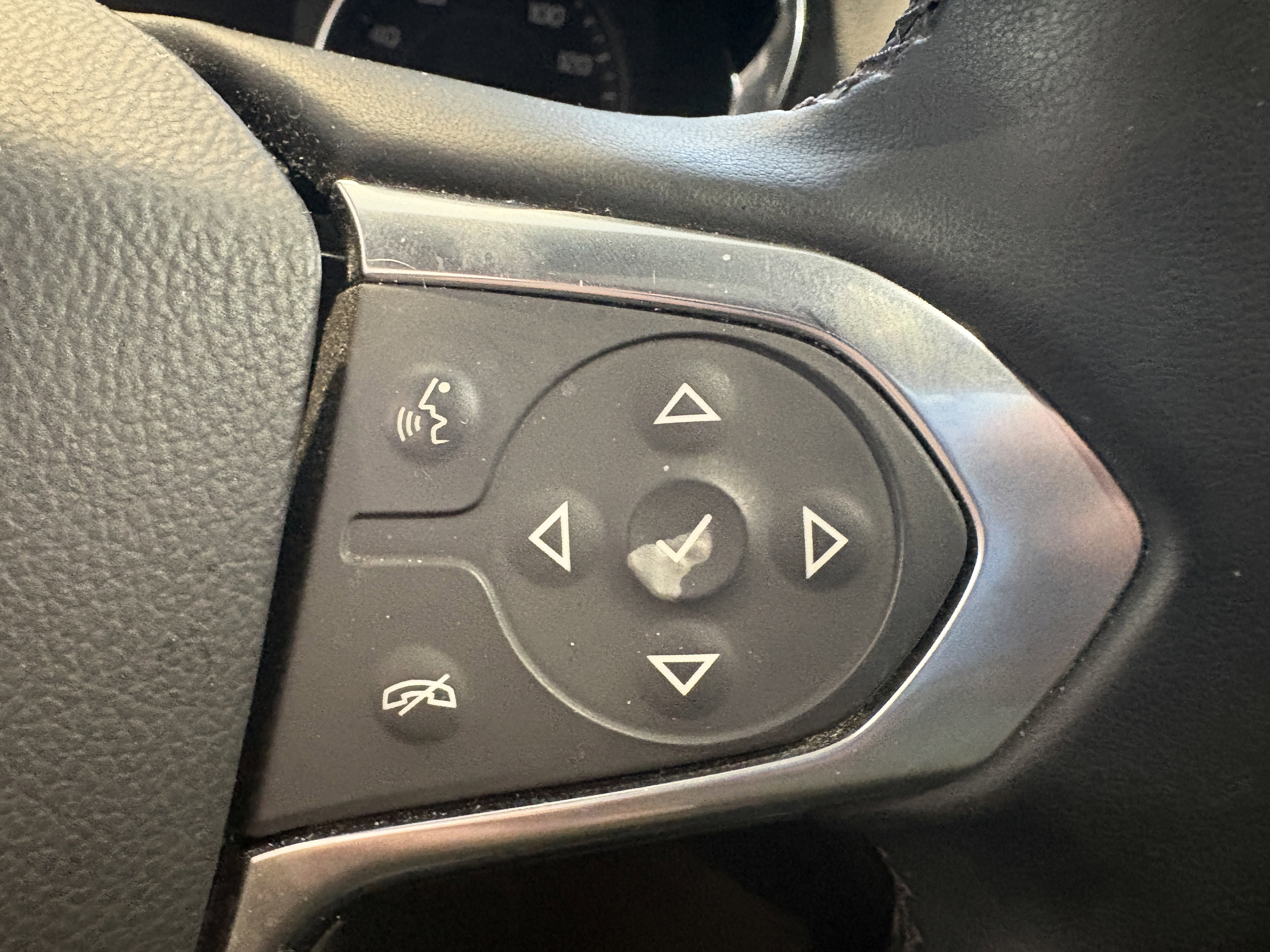 Used 2023 Chevrolet Traverse LT image 13