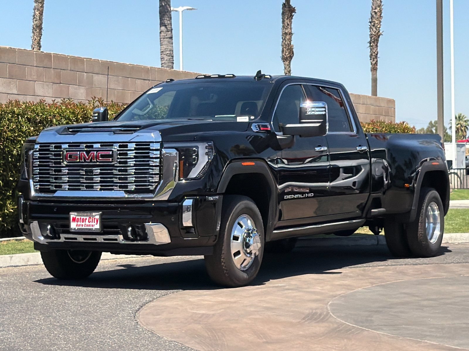 New 2026 GMC Sierra 3500 Denali w/ Denali Reserve Package AWD/4WD image 8