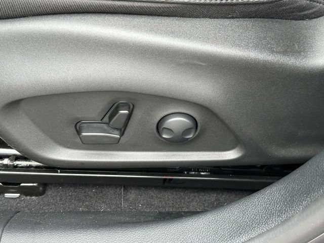 Used 2024 Jeep Compass Latitude w/ Sun and Sound Group AWD/4WD image 16