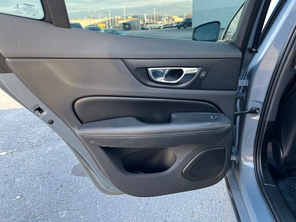Used 2022 Volvo S60 B5 Inscription image 16