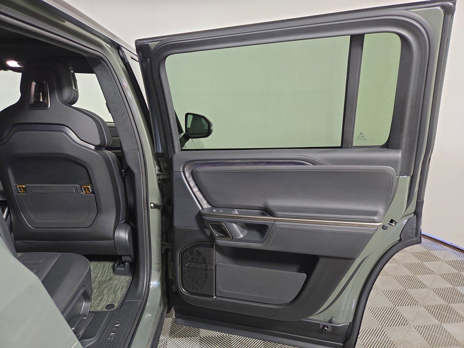 Used 2023 Rivian R1S Launch Edition AWD/4WD image 19
