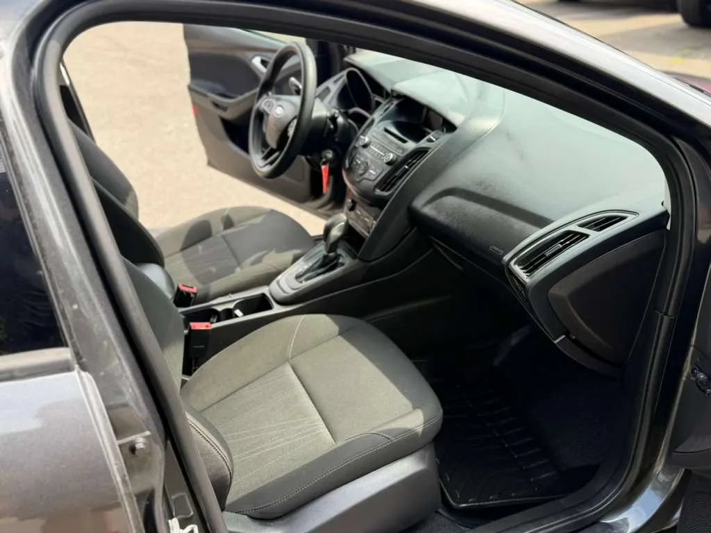 Used 2017 Ford Focus SE FWD image 16
