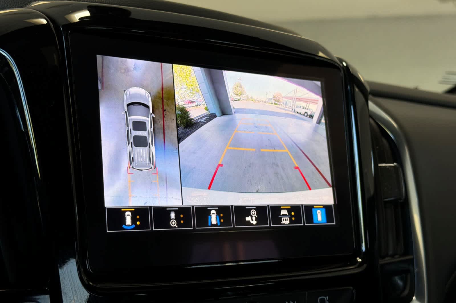 Used 2023 Chevrolet Traverse Premier w/ Redline Edition FWD image 23