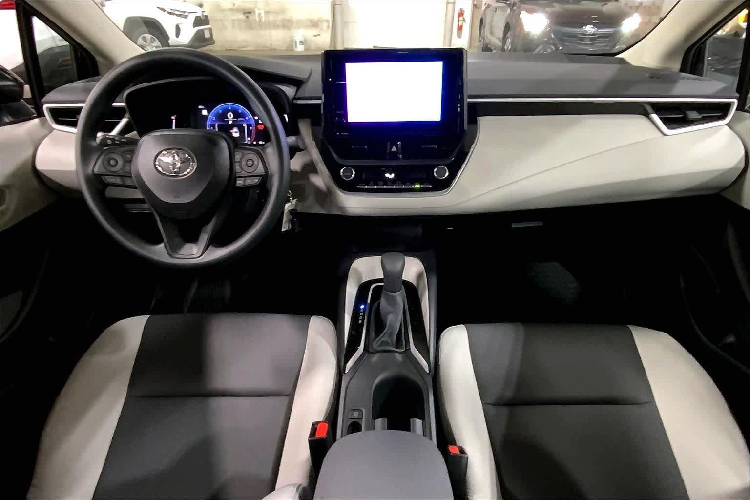 Used 2026 Toyota Corolla LE FWD image 5