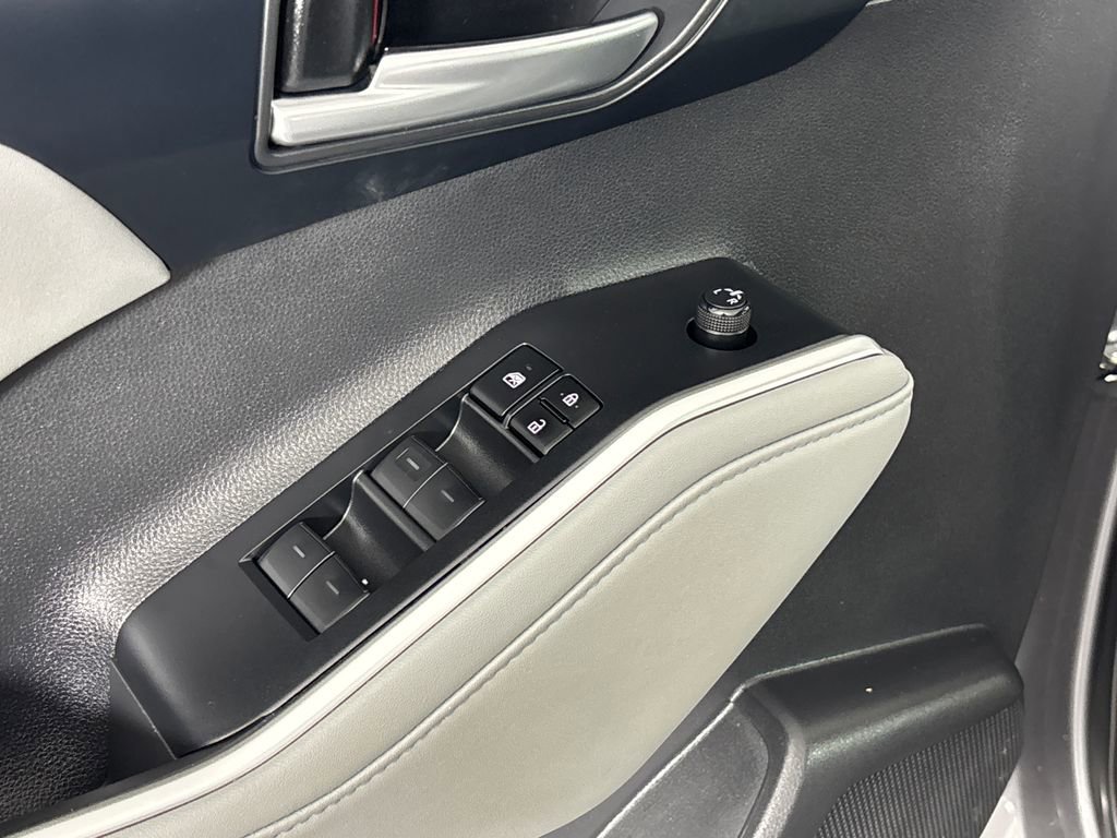 Used 2023 Toyota Highlander XLE image 11