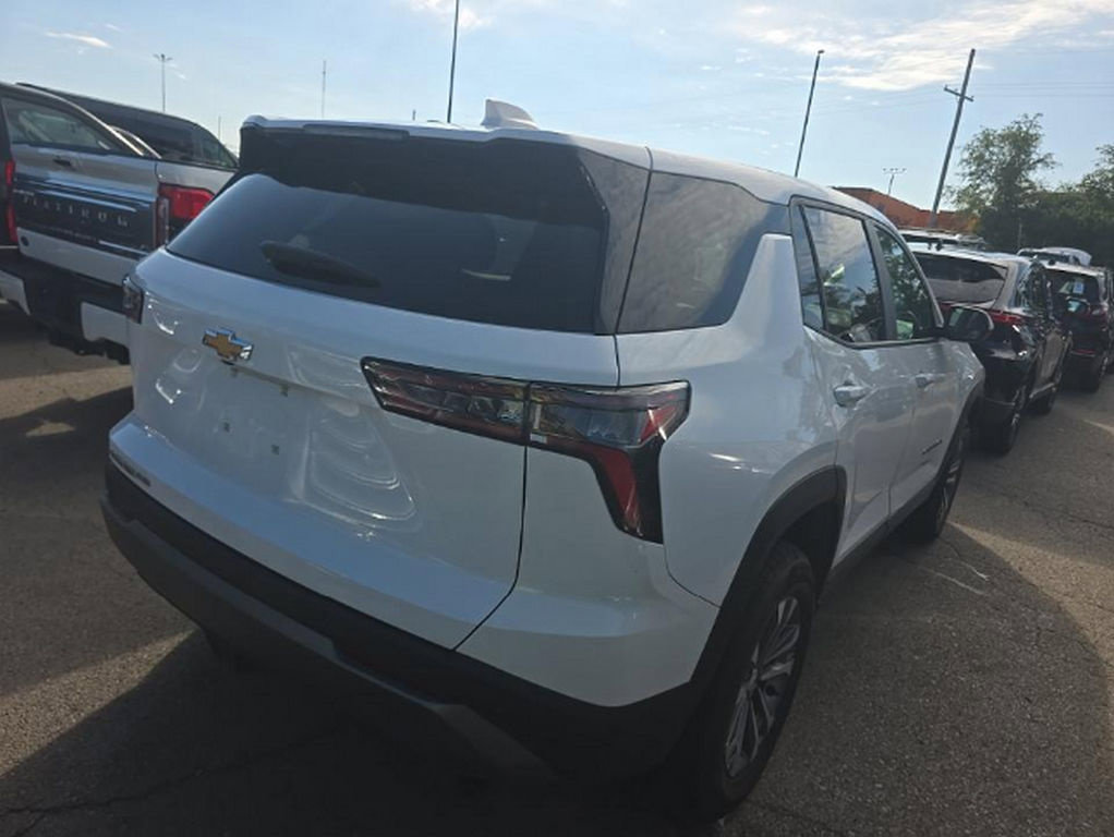 Used 2026 Chevrolet Equinox LT w/ Convenience Package II AWD/4WD image 4