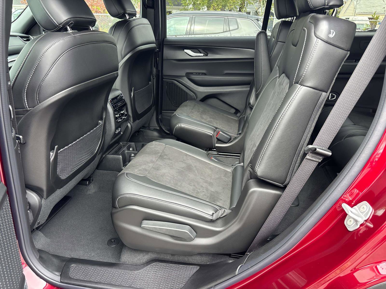 New 2025 Jeep Grand Cherokee L Laredo image 7