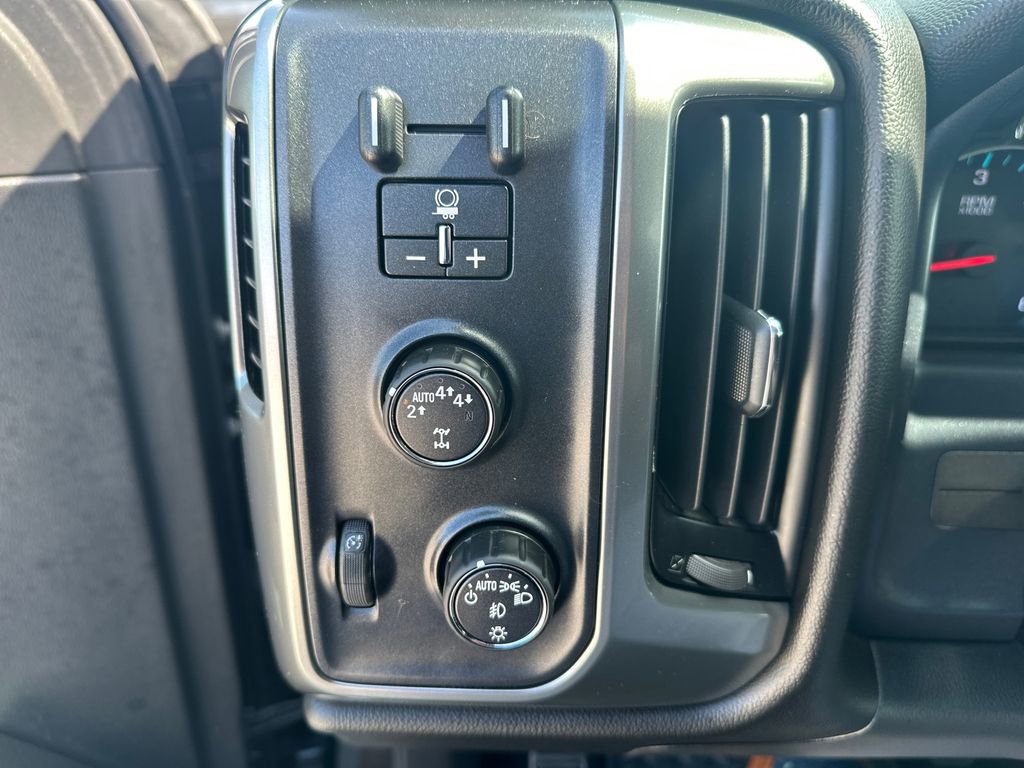 Used 2018 Chevrolet Silverado 1500 LT w/ All Star Edition AWD/4WD image 14