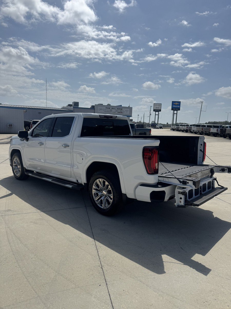 Used 2023 GMC Sierra 1500 Denali w/ Technology Package AWD/4WD image 10