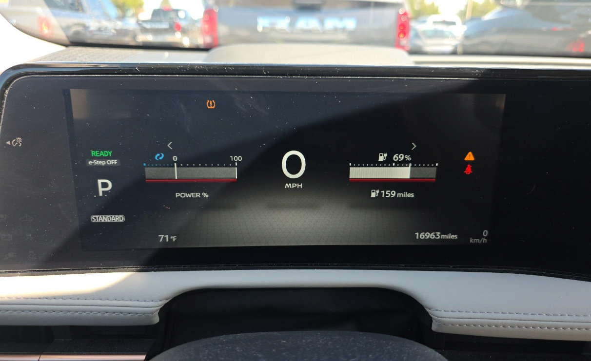 Used 2024 Nissan Ariya AWD image 15