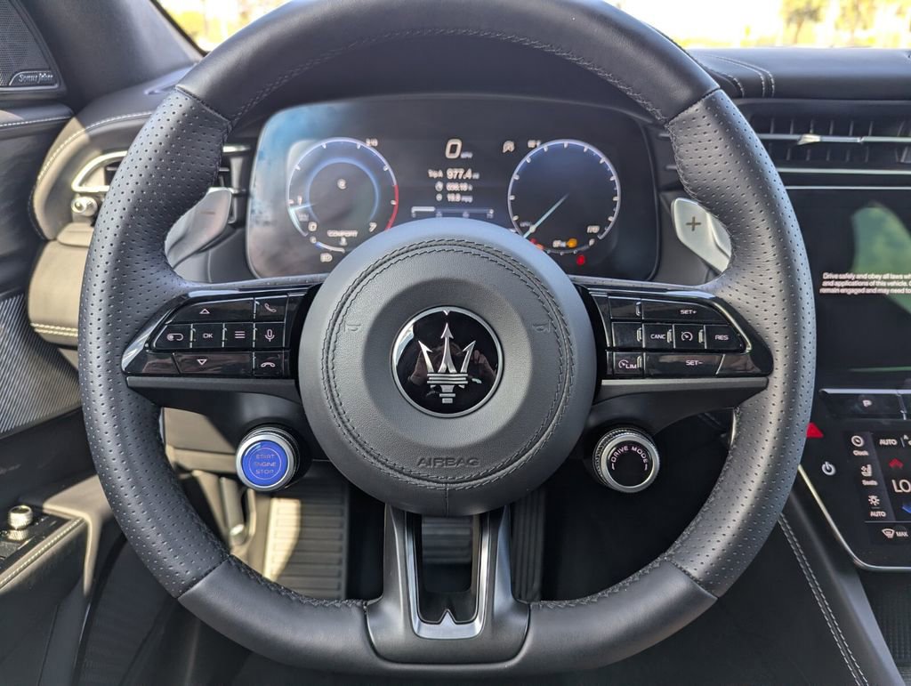 Used 2025 Mercedes-Benz GLB 250 4MATIC image 35