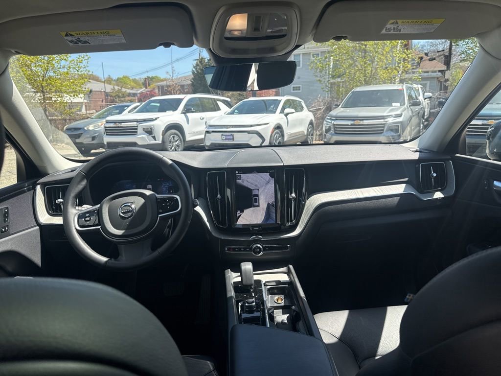 Used 2025 Volvo XC60 B5 Plus AWD/4WD image 23